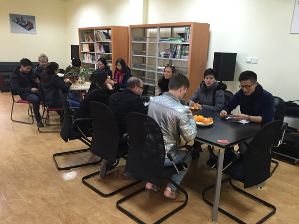 復(fù)旦大學(xué)國(guó)際文化交流學(xué)院留學(xué)生參觀依斯倍