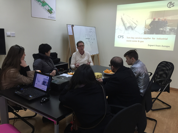 復(fù)旦大學(xué)國(guó)際文化交流學(xué)院留學(xué)生參觀依斯倍