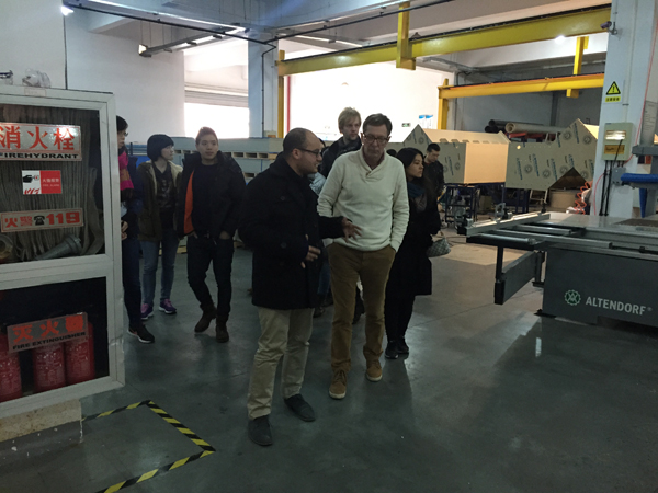 復(fù)旦大學(xué)國(guó)際文化交流學(xué)院留學(xué)生參觀依斯倍