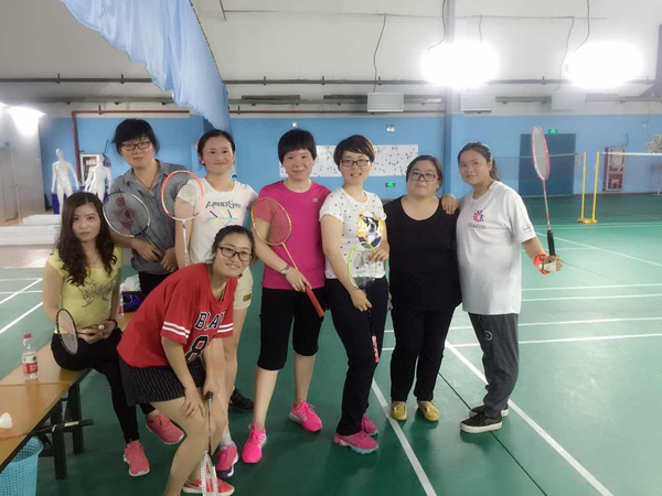 依斯倍環(huán)保工會(huì)組織羽毛球活動(dòng)