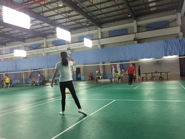 依斯倍環(huán)保工會(huì)組織羽毛球活動(dòng)