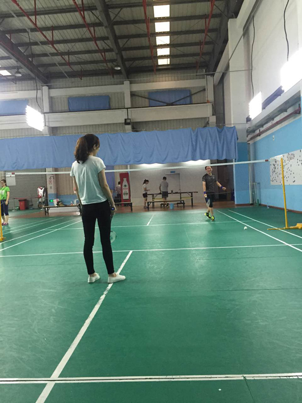 依斯倍環(huán)保工會(huì)組織羽毛球活動(dòng)