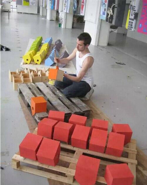 丹麥設(shè)計師創(chuàng)造垃圾變成鳥巢