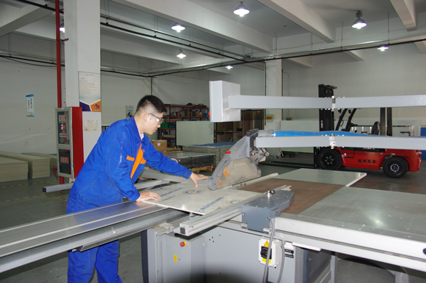 水處理設(shè)備生產(chǎn)車間中熱風(fēng)焊接的操作要領(lǐng)