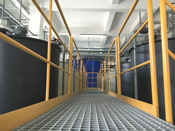 生產(chǎn)項(xiàng)目車間中曲線鋸的工作原理及使用方法