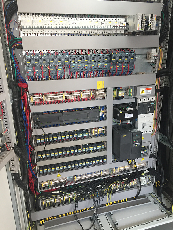 如何在污水處理設(shè)備裝置中用鉗形萬用表測量漏電