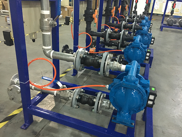 衛(wèi)美恒客戶來到依斯倍環(huán)保車間現(xiàn)場勘察項目生產(chǎn)進(jìn)度