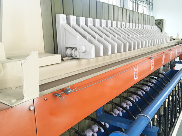 污水處理設(shè)備中壓濾機(jī)的結(jié)構(gòu)和工作原理是什么