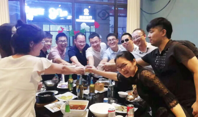 依斯倍環(huán)保聚餐活動歡聲笑語，還有紅包拿哦