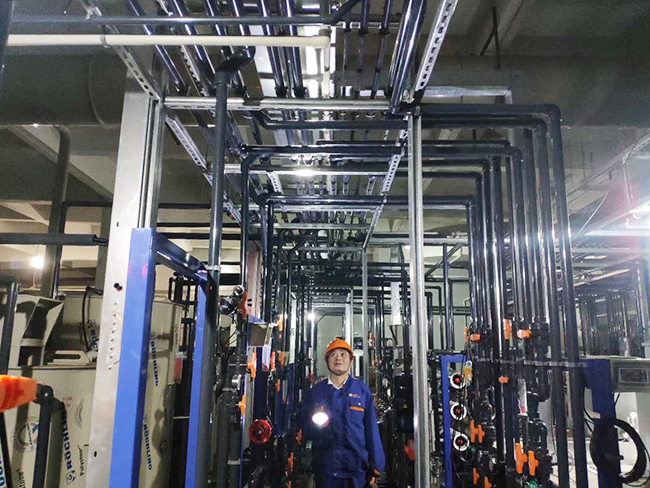 五一加班加點奮斗在一線