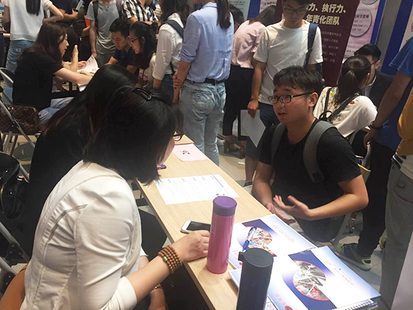 依斯倍環(huán)保HR團(tuán)隊(duì)參加蘇州科技大學(xué)商學(xué)院招聘會(huì)