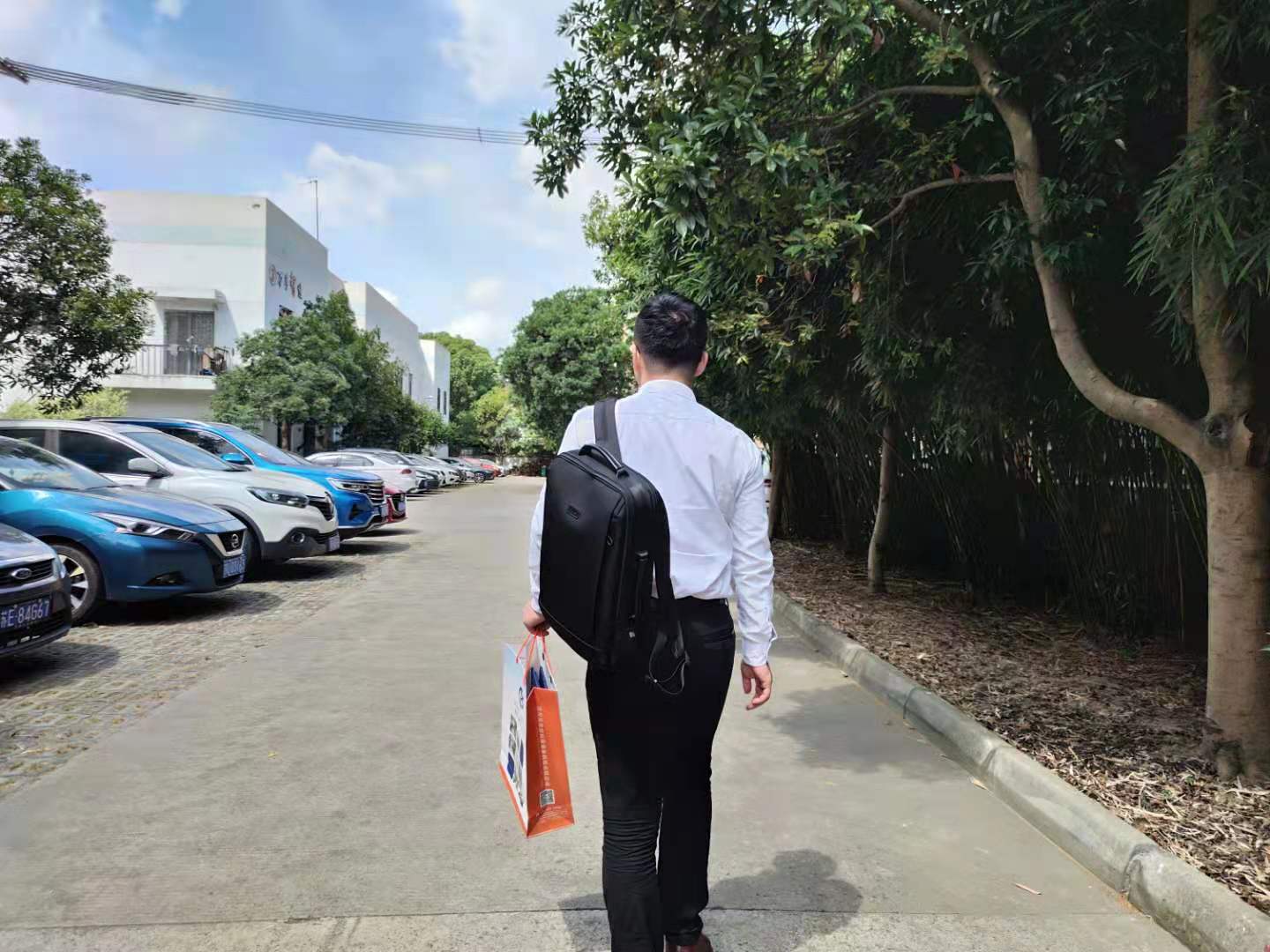 高溫下的環(huán)保人，天氣很熱，你們卻很美!