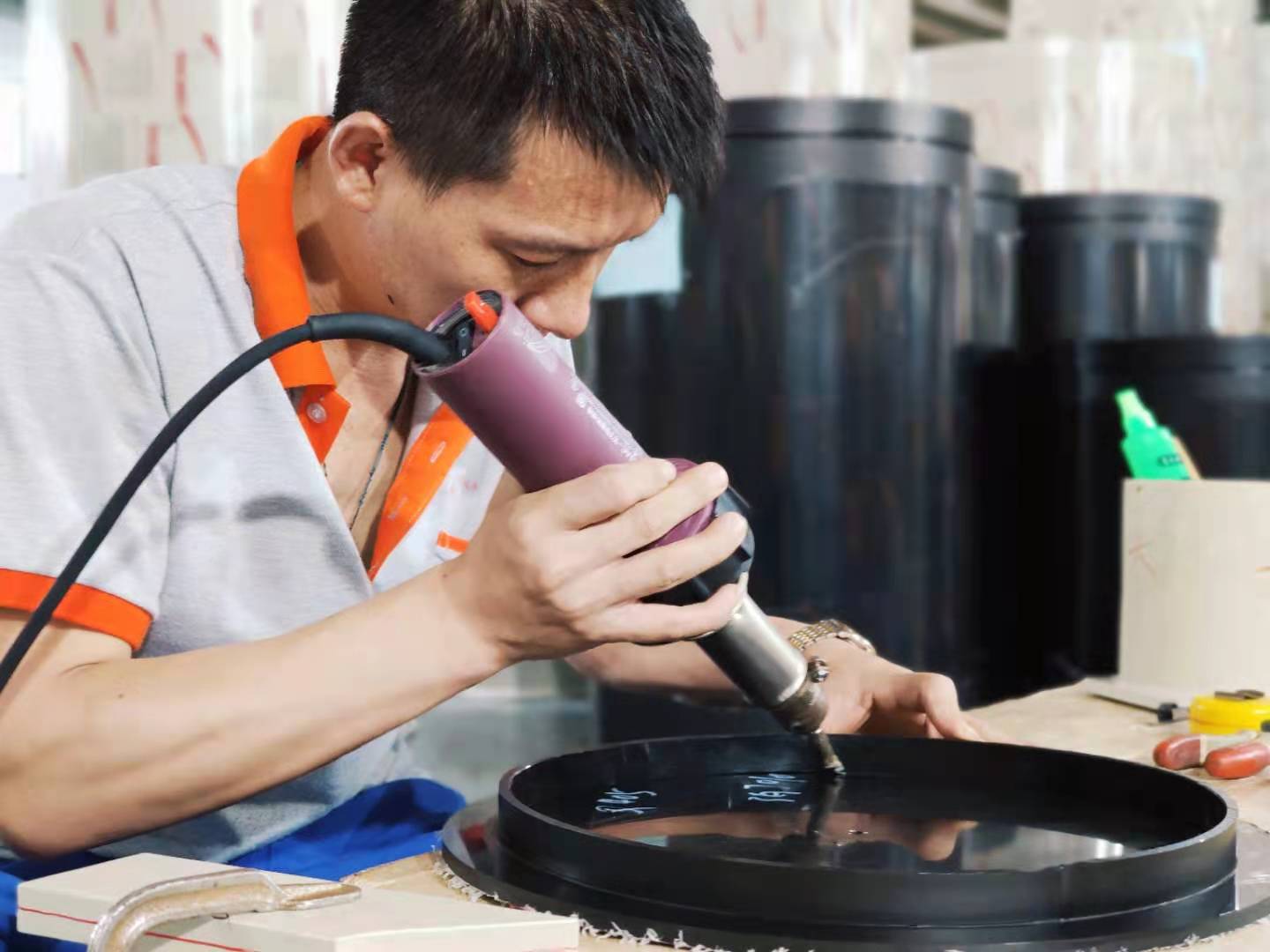 高溫下的環(huán)保人，天氣很熱，你們卻很美!