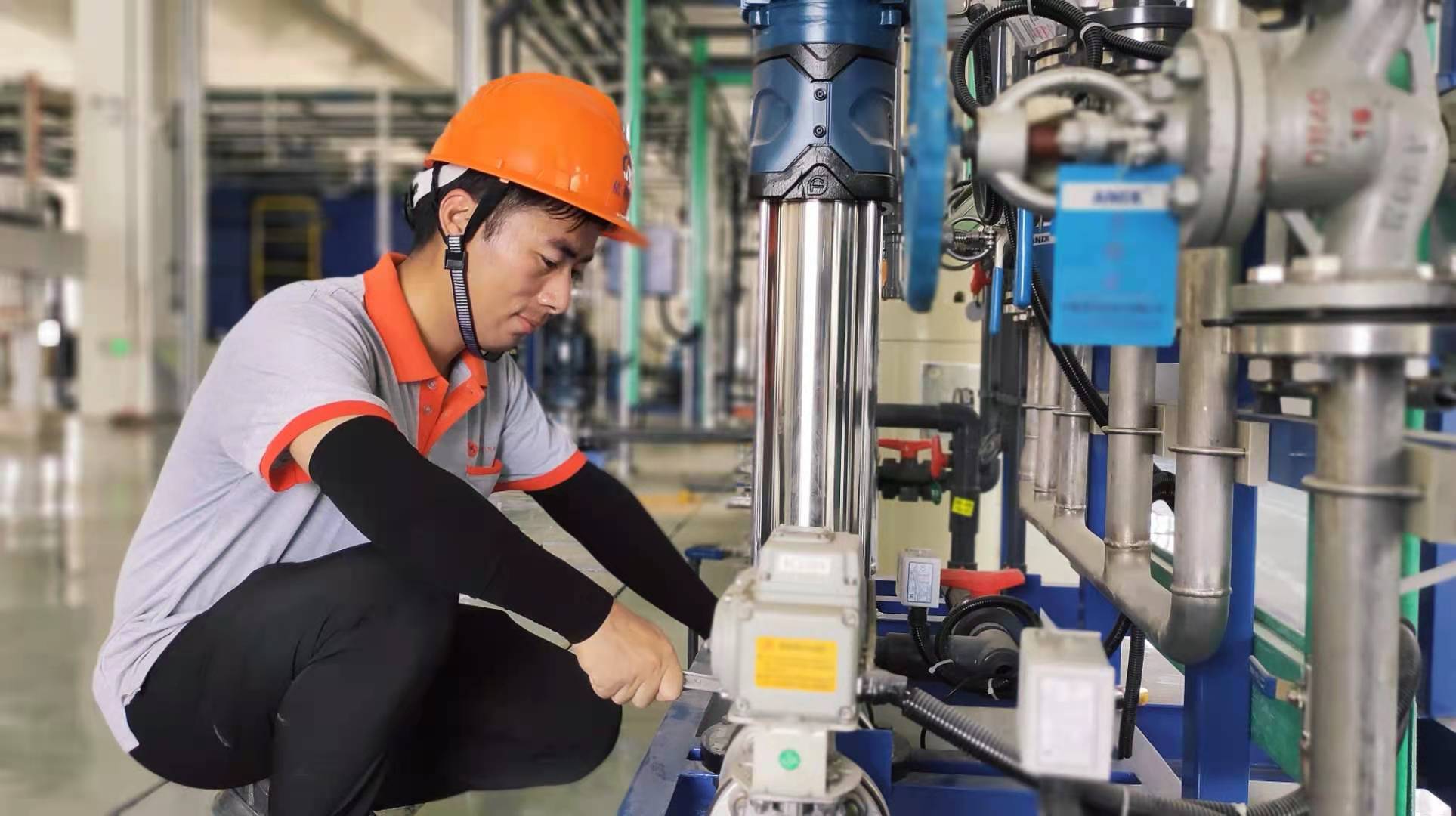 高溫下的環(huán)保人，天氣很熱，你們卻很美!