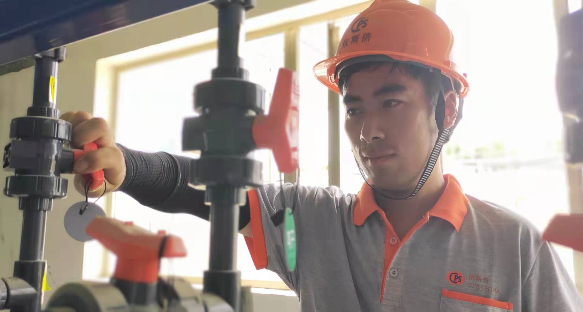 高溫下的環(huán)保人，天氣很熱，你們卻很美!