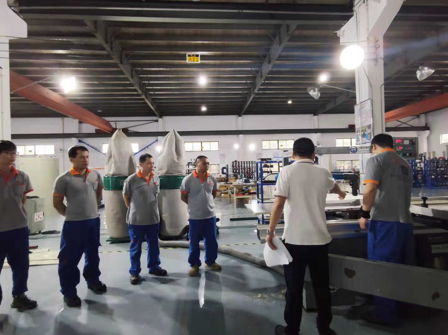 依斯倍管理部組織生產(chǎn)部機械傷害應(yīng)急演練