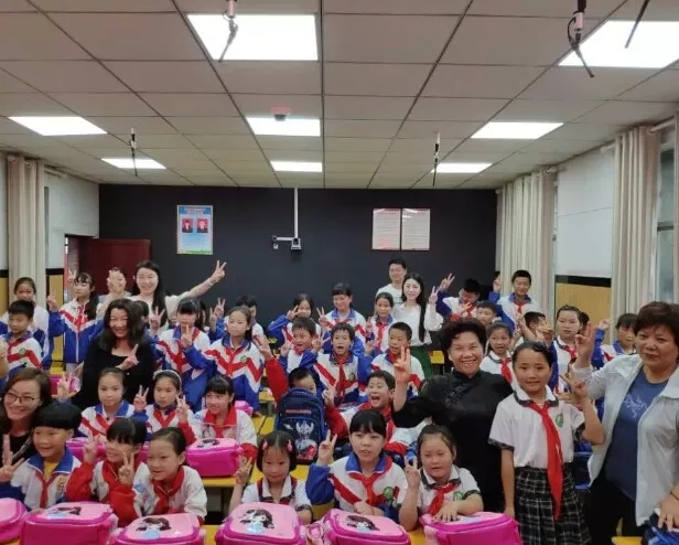 依斯倍參與”千張愛心餐桌“公益捐贈活動