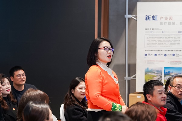 依斯倍環(huán)保黨支部書記高云芬出席“誠(chéng)心向黨 與信同行”進(jìn)企業(yè)City Run活動(dòng)，與其他企業(yè)等進(jìn)行深入的交流與合作探討