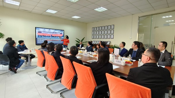 蘇州市蘇臺工商協(xié)進(jìn)會(huì)領(lǐng)導(dǎo)一行考察依斯倍環(huán)保裝備科技有限公司