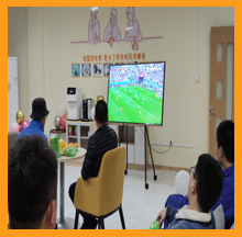 依斯倍工會(huì)福利組織員工觀看世界杯